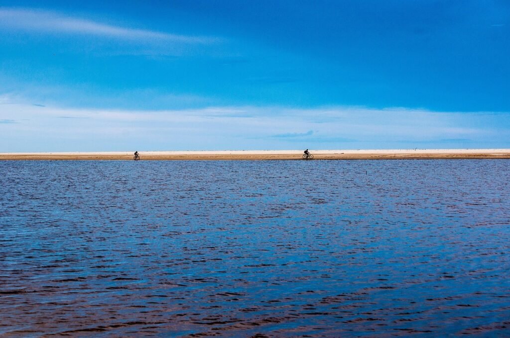 praia, menina, superagui, paraná, guaraqueçaba, mar, beach, sol, peace, agua, sand, paranaguá, nikon, nature, casal, couple, happy, feliz, sozinho, alone, blue happy, blue alone